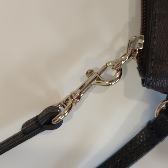 PRICE DROP!!  NWT COACH SMALL WRISTLET - Picture 4 of 4